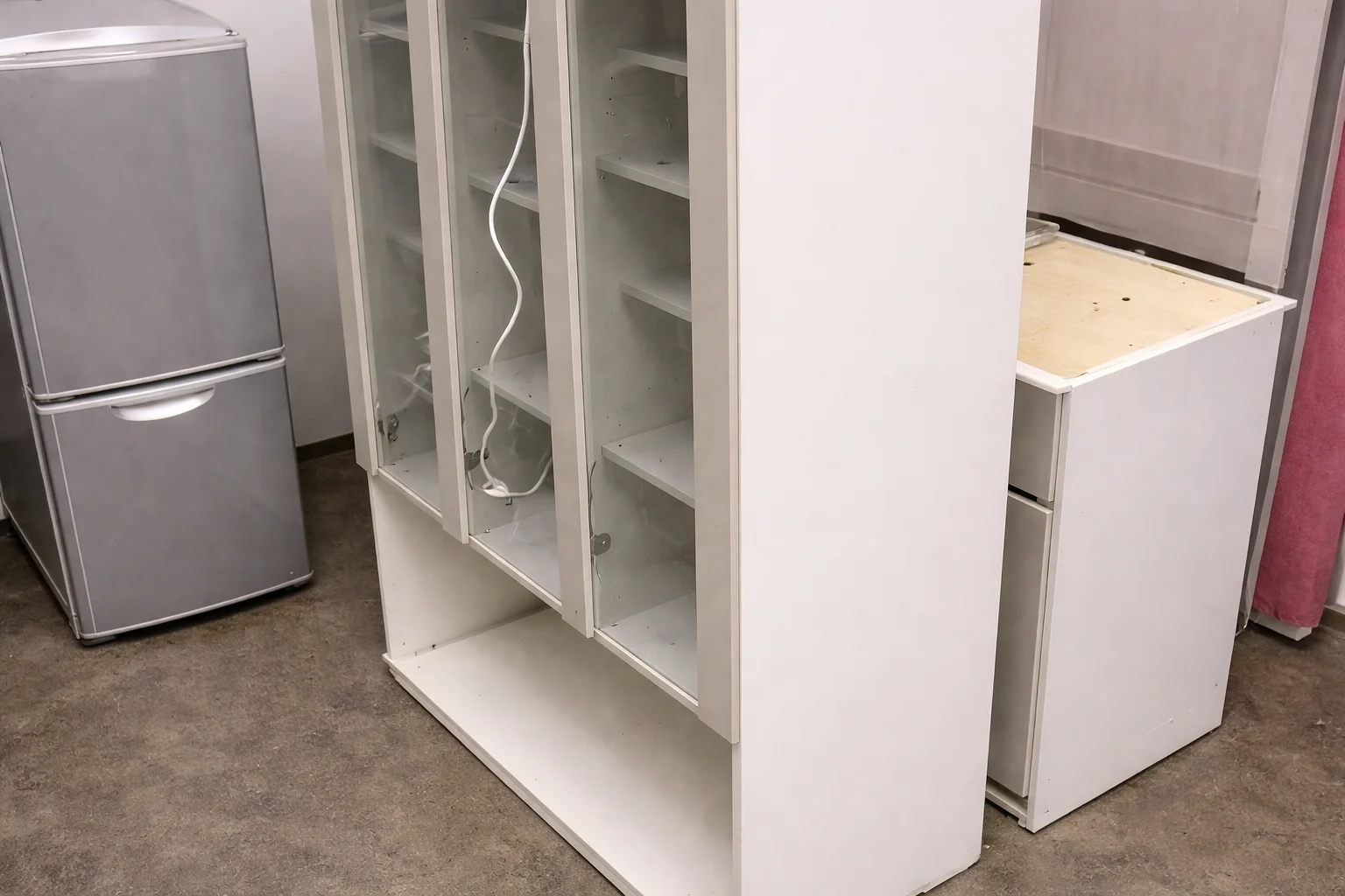 遺品整理の際に冷蔵庫や家具を搬出処分するサービス